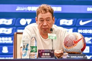 斯卢茨基:路易斯因手术需6周才能归队 李可和吴曦已正常跟队训练