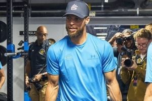 训练师:库里的速度没有随着年龄增长而下降 他还更强壮了
