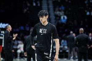  杨毅：不要奚落小曾而应该鼓励 出去就被骂 那以后更没人出去了