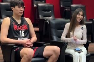  周玲安：在开拓者训练馆专访了杨瀚森 相信他的未来会越来越好